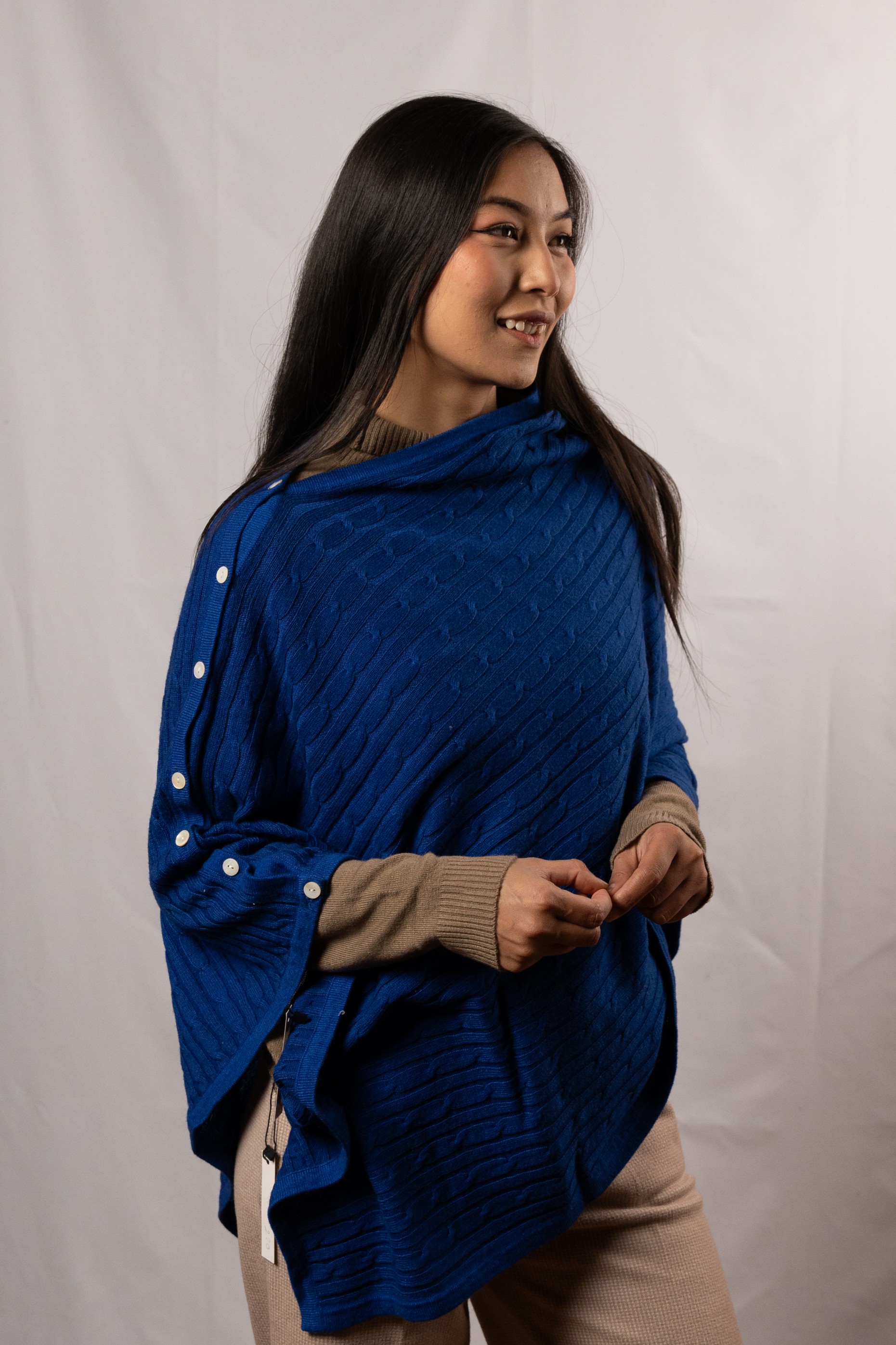  Cashmere cable button Poncho (3067)